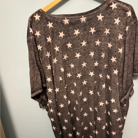 Gray Patriotic Graphic V-Neck Top - Picture 3 of 3